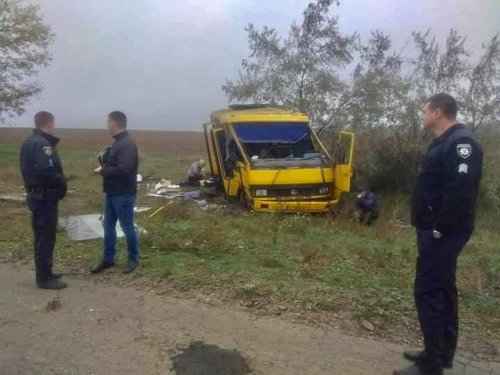 В Херсонской области перевернулся автобус с людьми