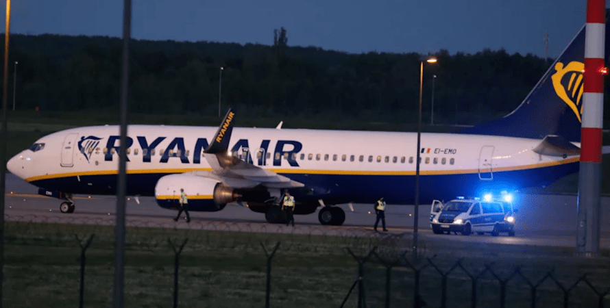 Самолет Ryanair совершил экстренную посадку в Берлине